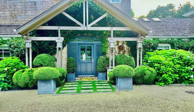 Gated Estate in SH 8 bedrooms, 9 bath gorgeous 2.5 acre on water w dock.