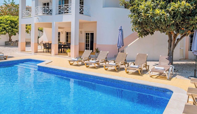 Getaway villa with heatable pool and BBQ