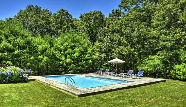 Glorious Sunset Strolls & Poolside Perfection Await!