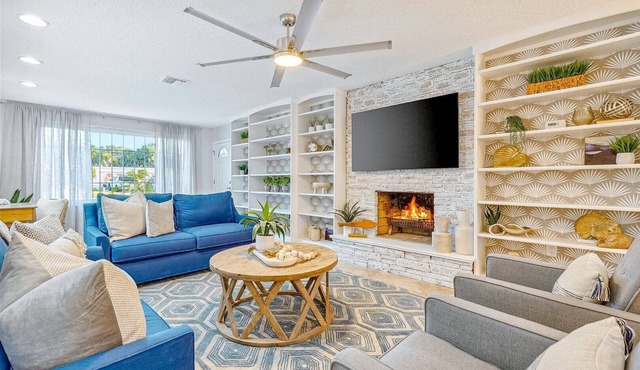 Gorgeous Coastal Getaway W/Heated Pool, Firepit & Outdoor Patio!🌴