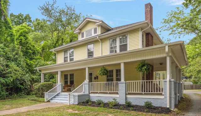 Gorgeous & Cozy 2BR Modern Farmhouse Apartment Minutes to Uptown Charlotte