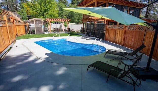 Gorgeous Custom Post & Beam Carriage House with Pool and Swim Spa