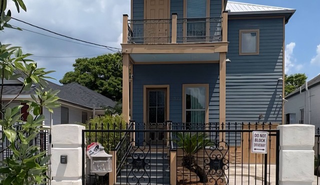 Gorgeous Modern 4 Bdrm/4 Bath-Gated Pool- Worthy of Your Beads! Walk to Quarter
