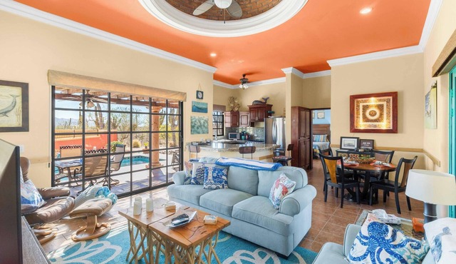 Gorgeous Private Home with 360 degree Vistas and Heated Pool