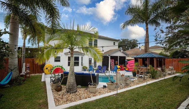 Gorgeous Urban Oasis w/Hot Tub, HEATED POOL and Private Movie Theater by RedAwning