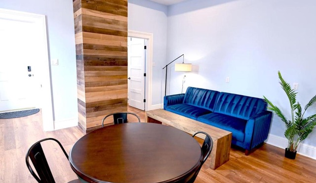 Governors Apartment - 2 bedroom - Steps to FQ