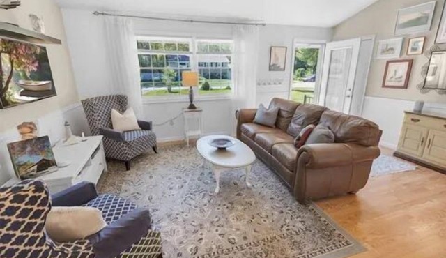 Great family home, fenced in back yard and Weber grill.