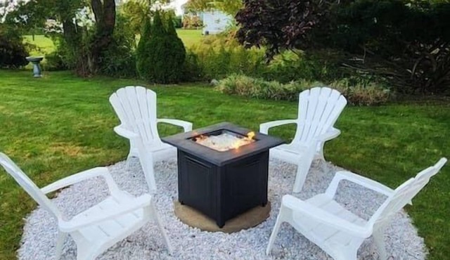 Great Hammcock Getaway, cozy home, hot tub, fire pit, beaches nearby.