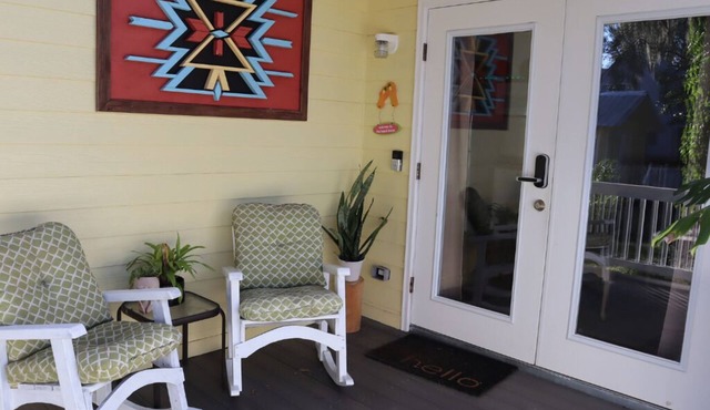 Great Location! Free Parking + Pet Friendly!