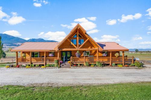 Group Retreat in the Bitterroot Valley w/Hot Tub