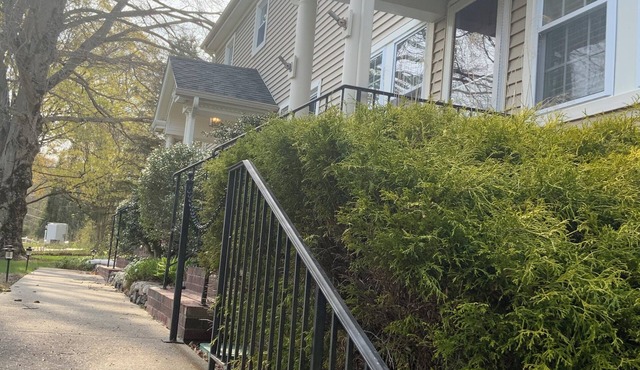 Half a mansion with three bedrooms and 3 1/2 Bathrooms!