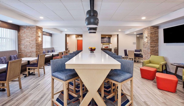 Hampton Inn Clinton, IA