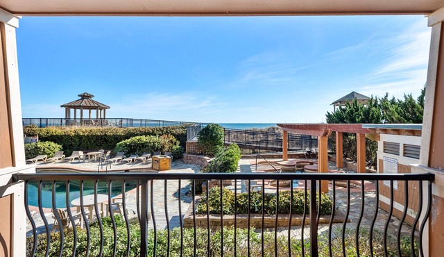 Happy Days: Oceanfront Condo, Pool, Terrace