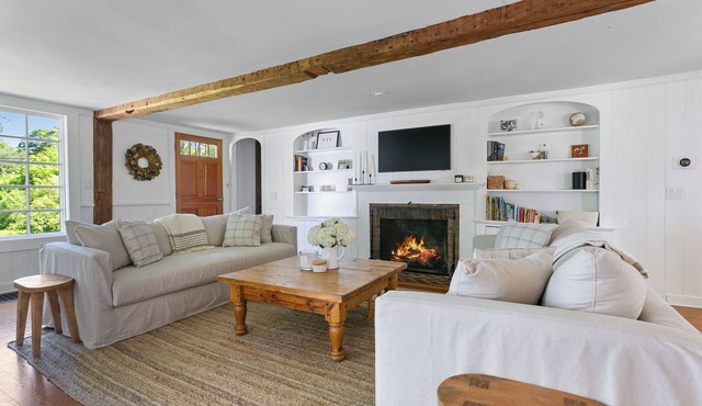 Hat Shop House: Charming Retreat in the Heart of New England. Family friendly.