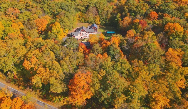 Hidden Hillside Villa One Hour from NYC