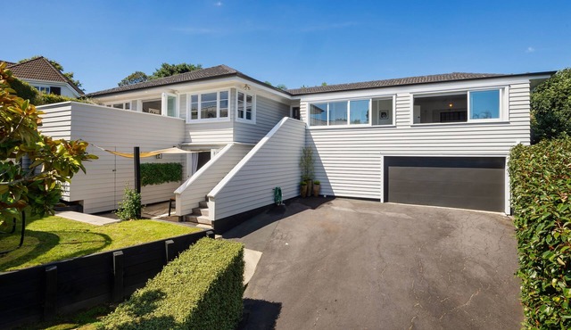 Hidden Oasis in Vibrant Beach Suburb. Newly Renovated!