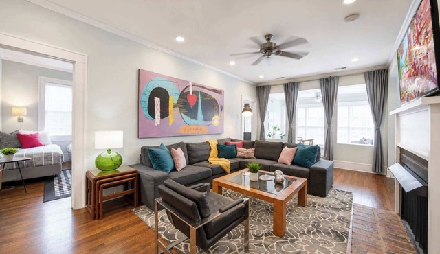 Historic Myers Park 2BR Apartment · Private Sunroom & Free Parking · near Uptown