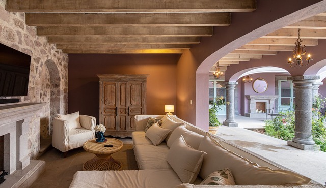 HOLT Magnificent 6BR Villa in Malanquin Golf Club
