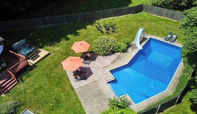 HV Spacious Retreat sleeps 13 with pool and hot tub