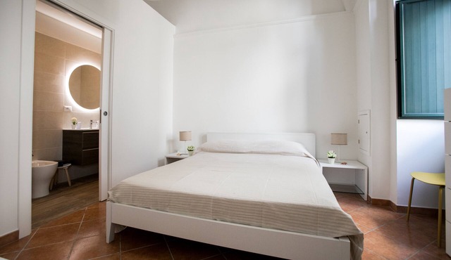 In the heart of the historic center, a stone's throw from Piazza Alighieri with A/C, wifi, 2 bathrooms