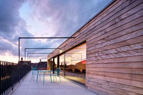 Josephine's Guesthouse - WOMEN ONLY with rooftop and community area