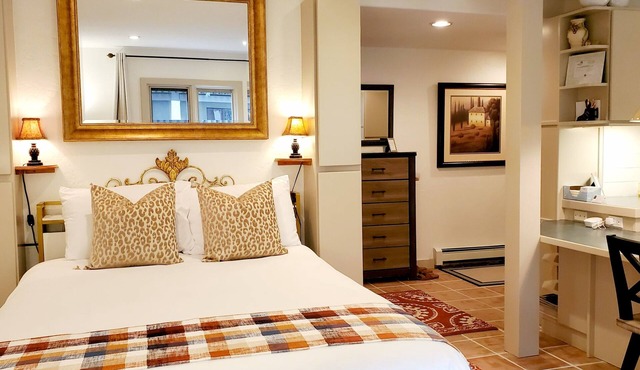 July 25-29 only 190/nt plus VRBO fees n taxes Close to Ford Park
