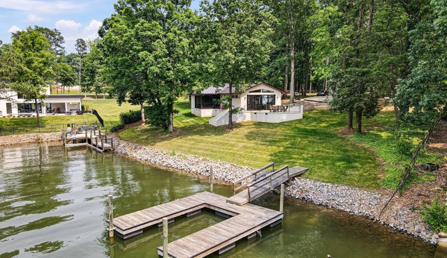 King Suite, Kayaks, Lake, Luxury Magazine Featured