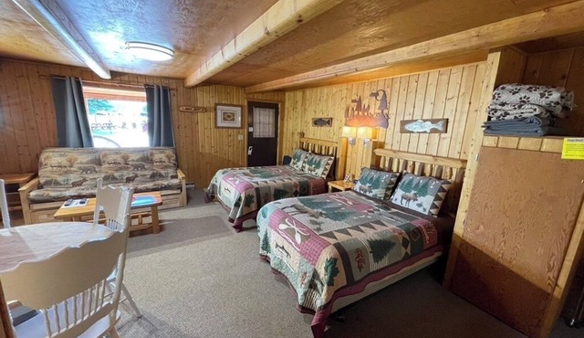 Kitchenette - Spacious Room with Full Kitchen - Melrose MT