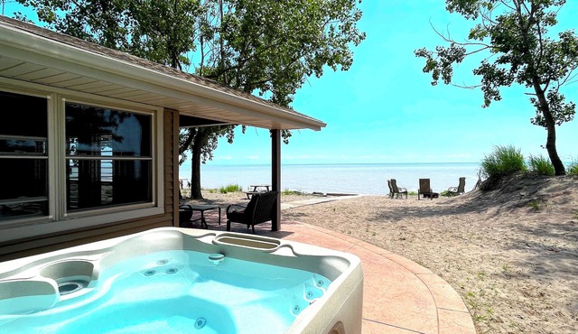 Lake Front Lucky Seven Cottage