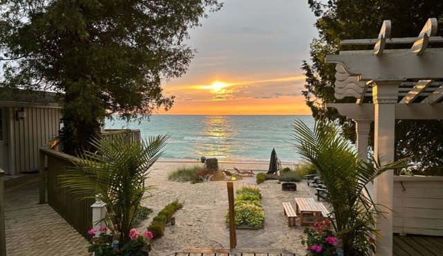 Lake Huron Oasis! Private Beachront Cottage in Goderich