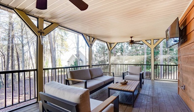 Lake Norman Luxury Home - Opt. Boat Rental - Fenced Yard - Rec Room - Fire pit - Pets Ok - Boat Slip