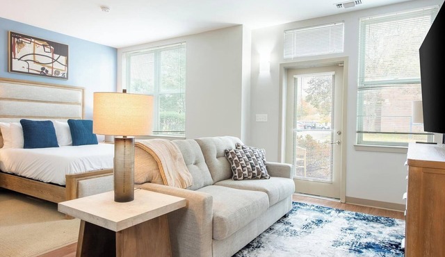 Landing | Chic Studio in South End Stratford