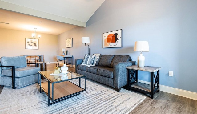 Landing | Spectacular 2BD, Pool, Clubhouse