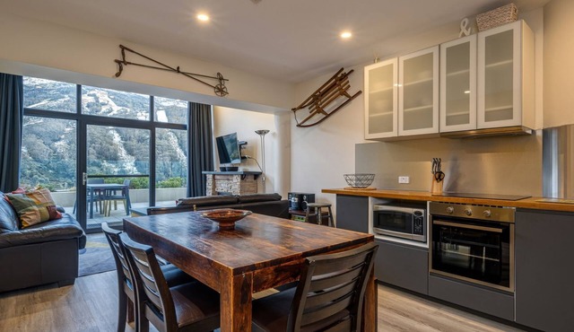 Lantern 34 - 2 Bedroom Terrace with 1 carpark