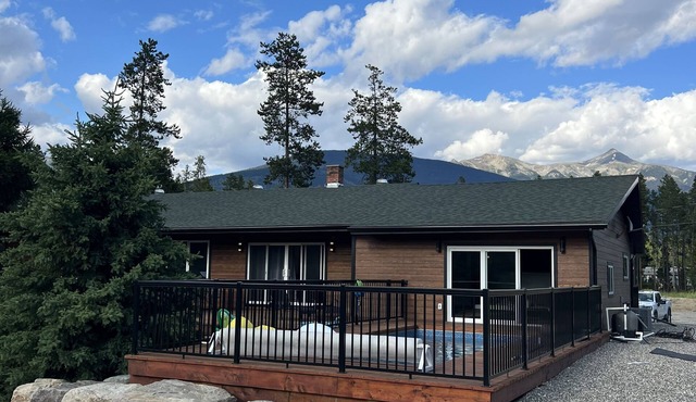 Large mountain home with heated pool and hot tub. Family getaway in Valemount