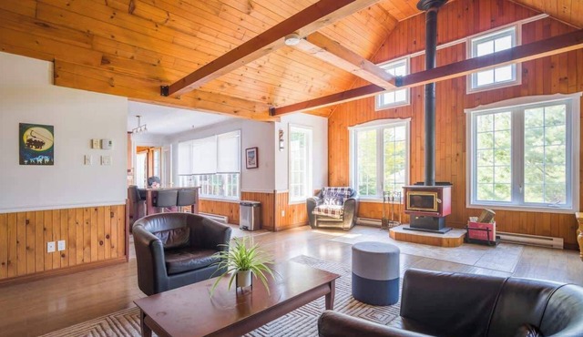 Le Rocher Cozy Chalet with Spa