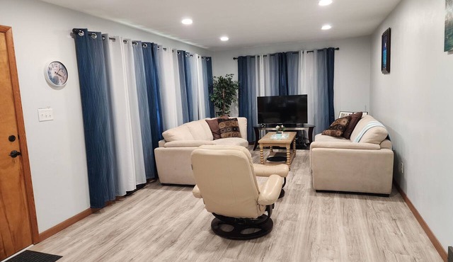 Lovely 3-bedroom house with AC in charming Rock Falls
