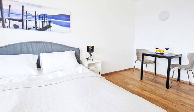 Lovely apartment for 4 guests with WIFI, pool, TV and balcony