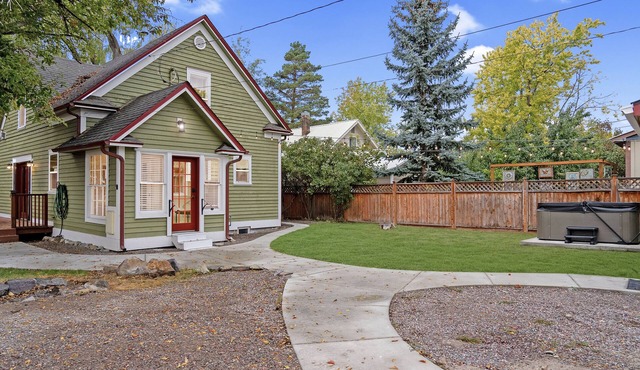 Lux Kalispell Farmhouse w/Large Hot Tub