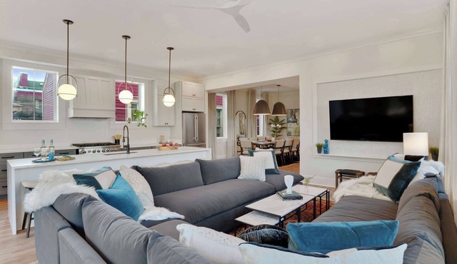 Luxe 19BR Suit | Private Backyard with Pool