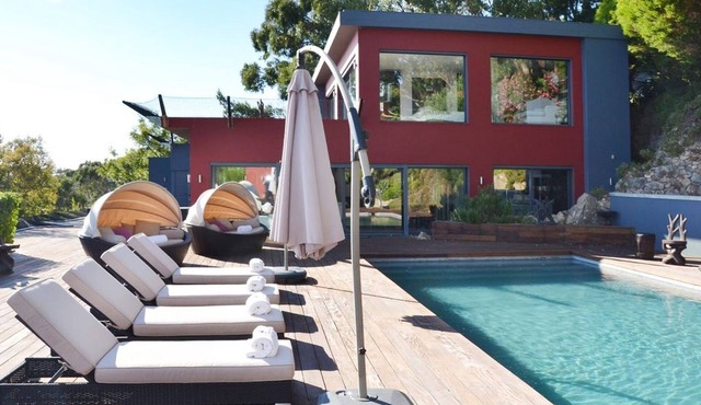Luxurious Cascais Villa | 5 Bedrooms | Villa Guicho Zeni | Amazing Views Over.