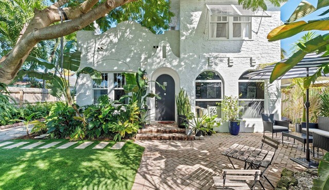 Luxurious Spanish Villa in serene West Palm Beach - 5 mins from beach!