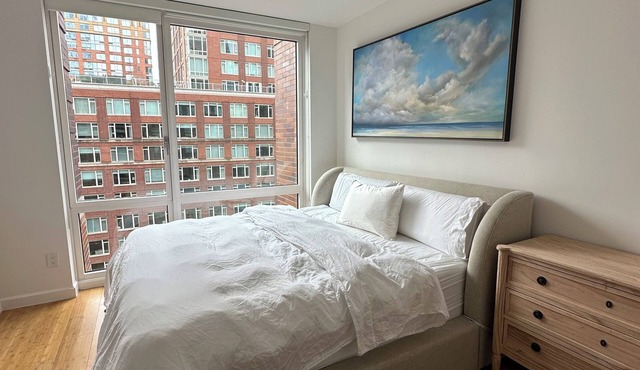 Luxury 1 bedroom in safest zip code in NYC! Tribeca/NBPC