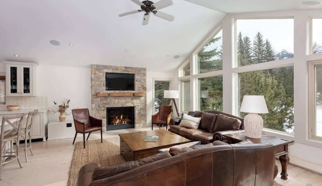 Luxury 6 Bed Family Chalet on the Golf Course!