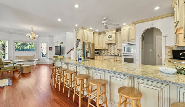 Luxury comfort retreat, extremely spacious with Game Room and Close to Charlotte