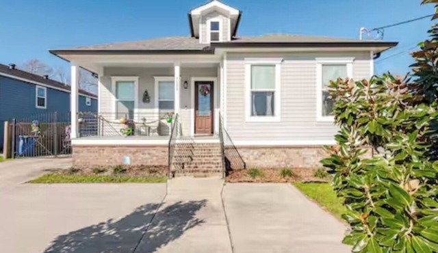 Luxury Home near Downtown ideal for Couples, Friends’ Getaways & Remote Working