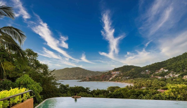 Luxury Livving Steps from La Ropa - 2Br 2 Bath