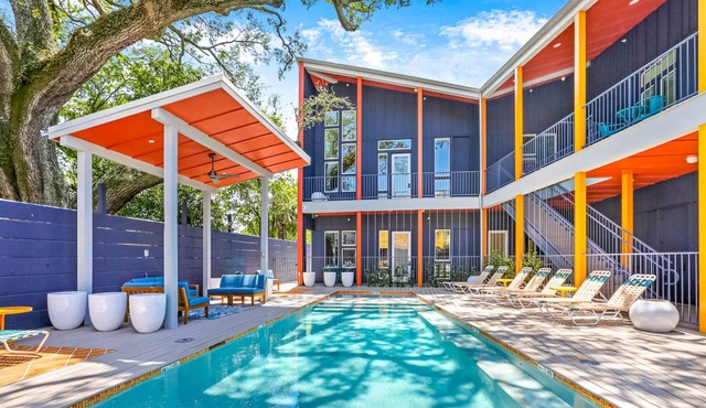 Magnificent Getaway - 10 Beds - Near FQ