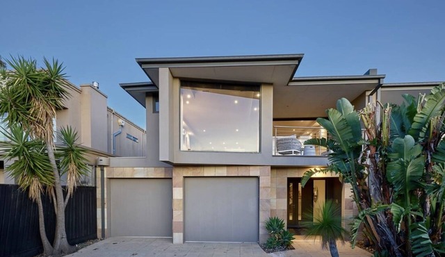 Melbourne Beachfront Family Home with panoramic view