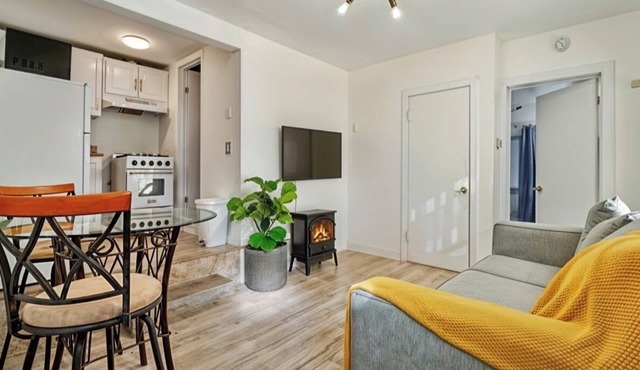 Modern, 1BR APT With Parking , 25 min to MET LIFE , 30 min to NYC